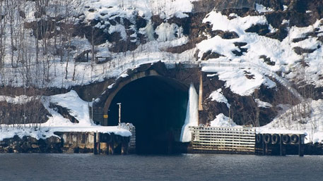 Власти Норвегии жалеют, что отдали секретную военную базу России
