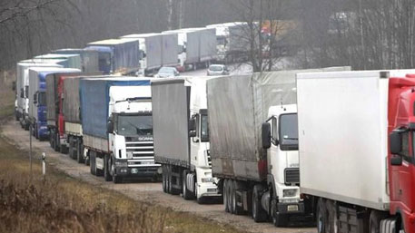 Забастовка дальнобойщиков грозит парализовать российские дороги   