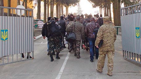 Мужчинам до 45 лет запретят выезжать из Украины с 1 января – СМИ