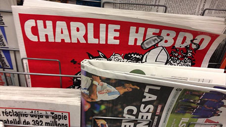 Опубликована обложка спецномера журнала Charlie Hebdo с «богом-убийцей»