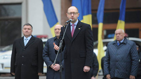 Яценюк призвал установить контроль над Донбассом и вернуть Крым