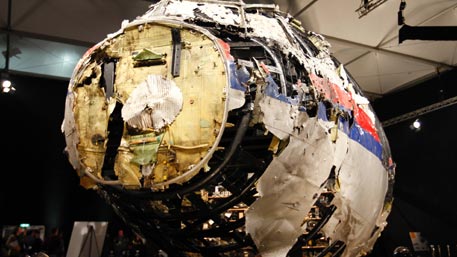 Очевидцы рассказали BBC, что Boeing над Донбассом сбил украинский военный самолет