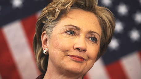 Хиллари Клинтон пообещала отдать экономику США своему мужу