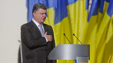 Порошенко собрался спеть гимн Украины в Донецке Порошенко собрался спеть гимн Украины в Донецке