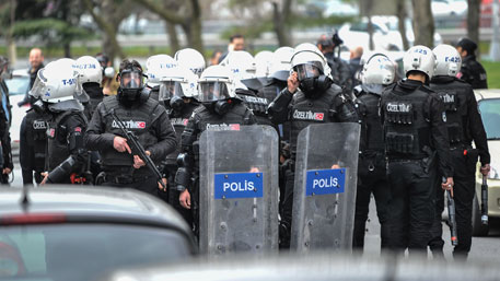 Тысяча полицейских обеспечит порядок на матче между Россией и Турцией в Анталье