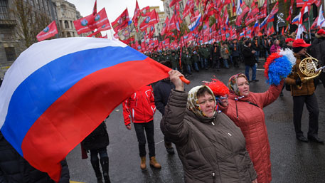 Три четверти россиян считают, что не стоит добиваться отмены санкций