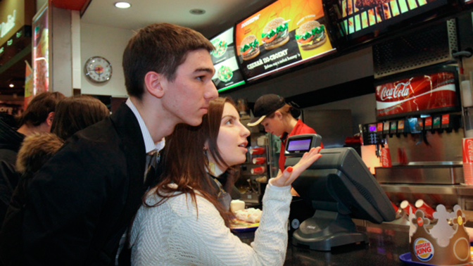 ФАС завела дела на Burger King, «Шоколадницу» и «Му-му» из-за высоких цен в аэропортах
