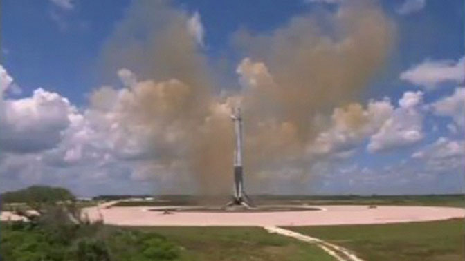 Первая ступень Falcon 9 вернулась на Землю