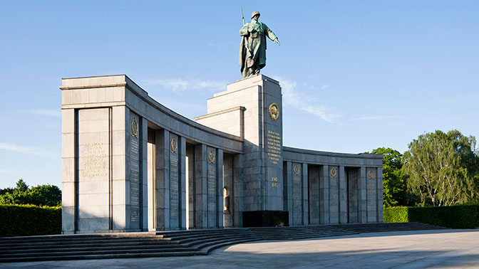 В Берлине осквернили памятник павшим советским воинам