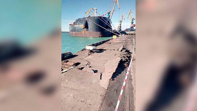 Американский танкер с углем разломал порт под Одессой