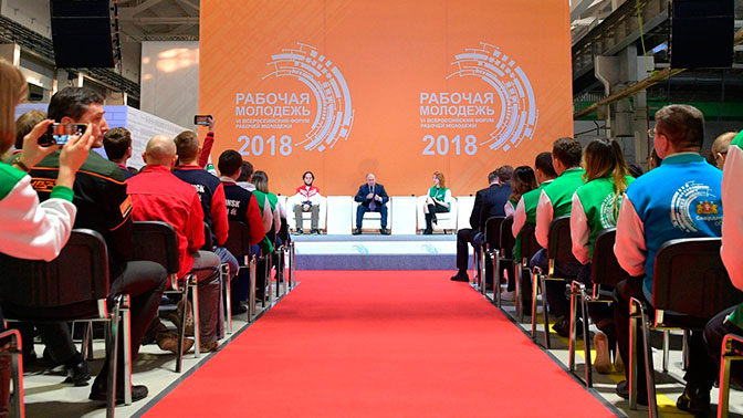 Путин заявил о неактуальности разделения профессий на женские и мужские ...