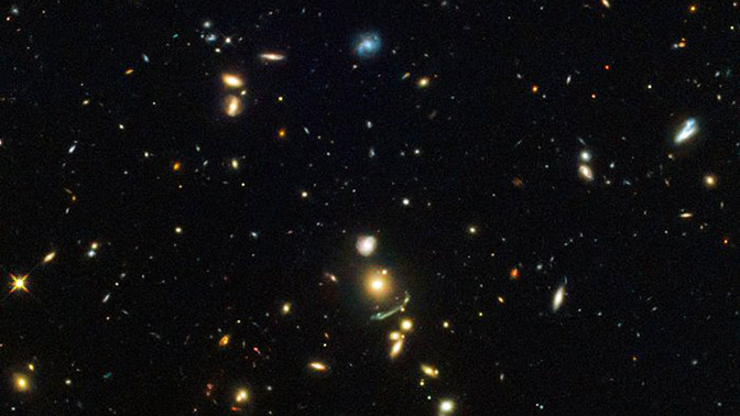 Телескоп Hubble сфотографировал огромную космическую арку 