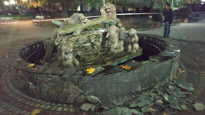 Пьяный мужчина взорвал фонтан в Львовской области