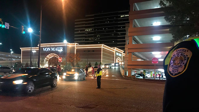 В торговом центре Алабамы неизвестный открыл стрельбу