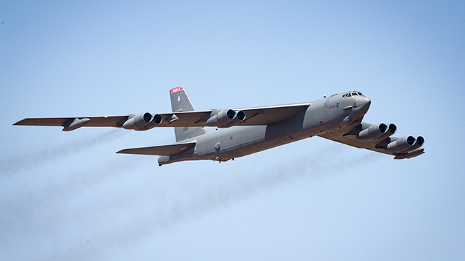 Российские ПВО сопроводили стратегический бомбардировщик ВВС США в небе над Балтикой
