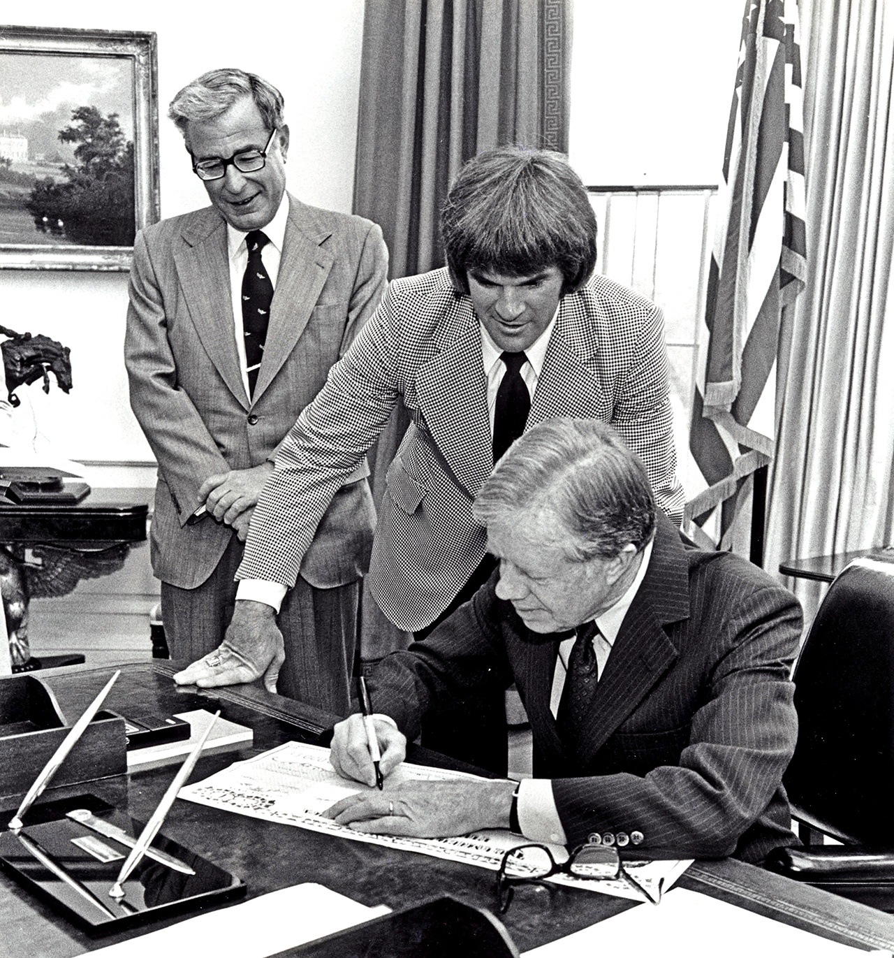 Первую директиву об оказании тайной помощи противникам просоветского режима в Кабуле президент Картер подписал 3 июля 1979 года.